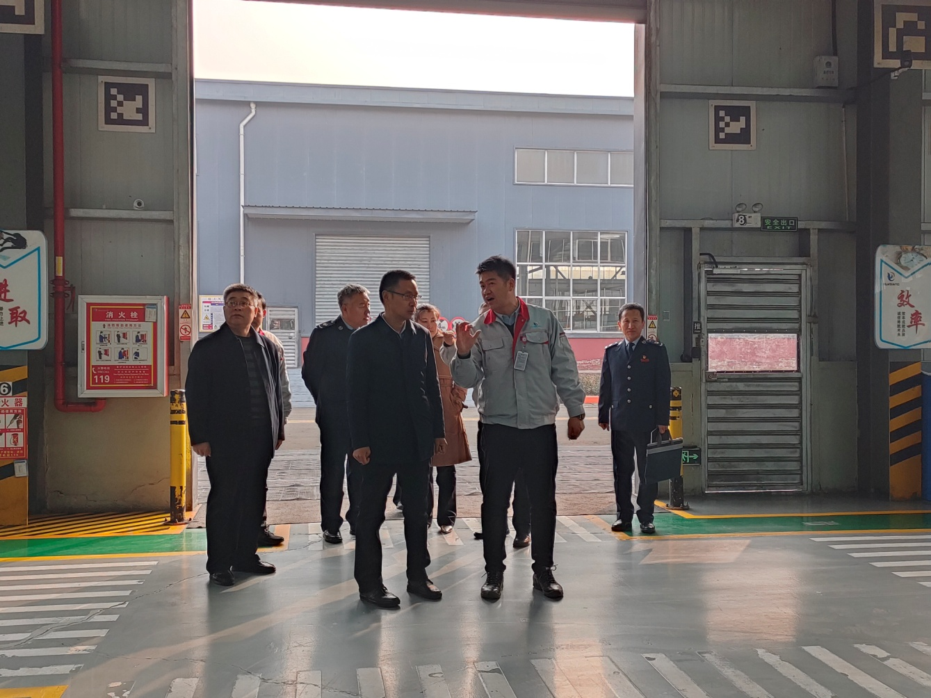 臨汾市稅務(wù)局黨委書記、局長張鎖林一行蒞臨我司調(diào)研服務(wù)